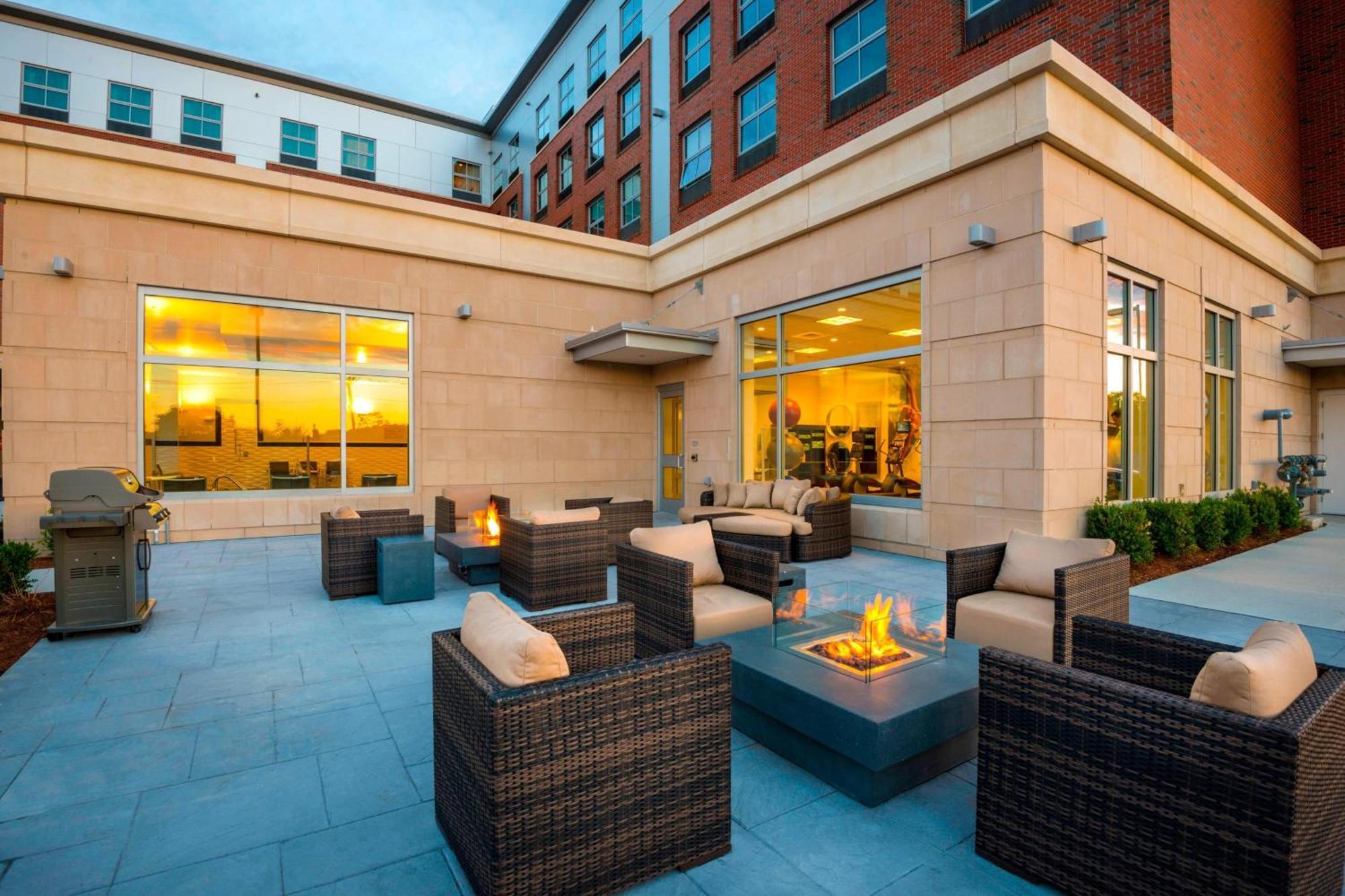 Residence Inn By Marriott Boston Нийдъм Екстериор снимка