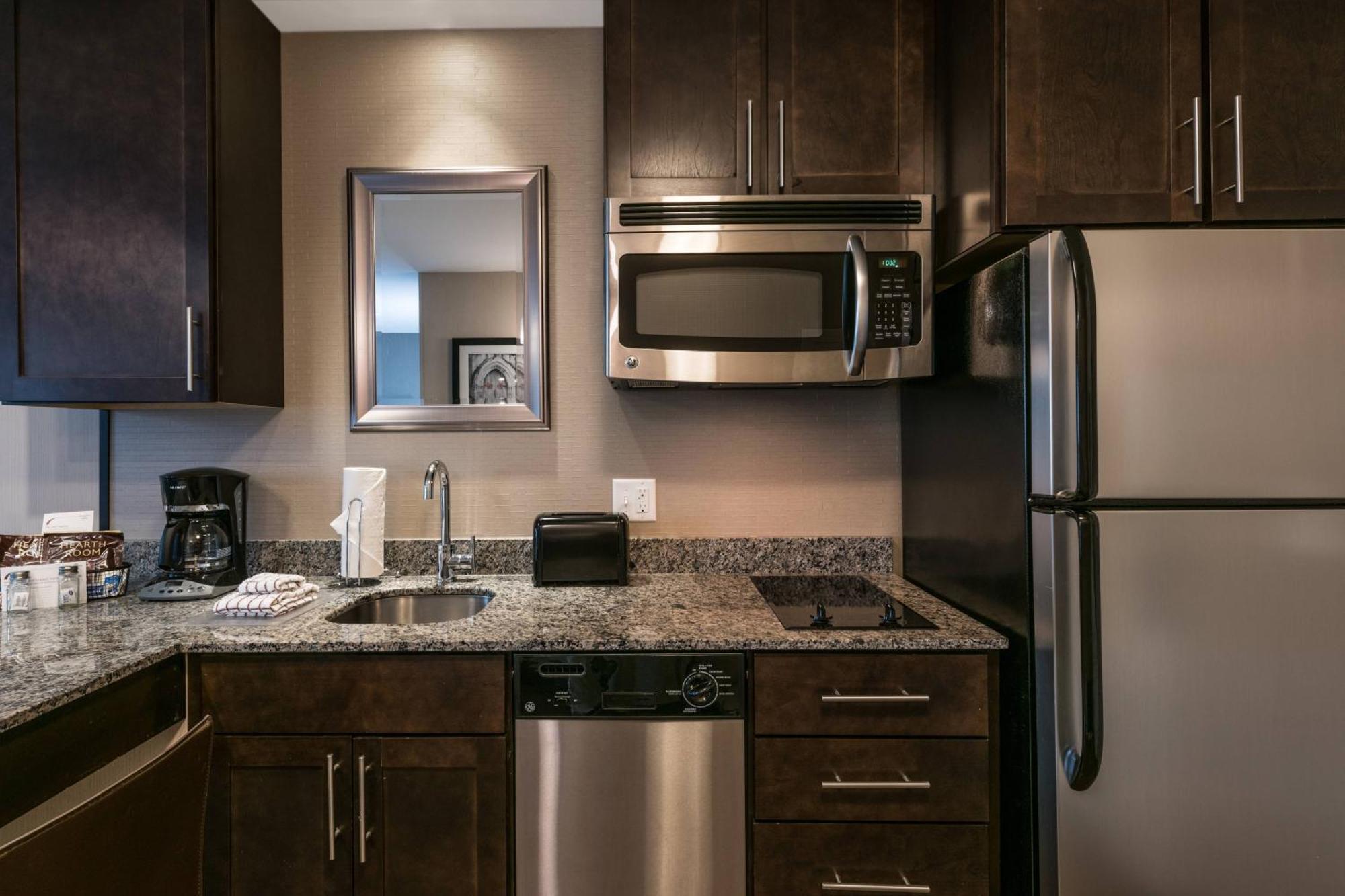 Residence Inn By Marriott Boston Нийдъм Екстериор снимка