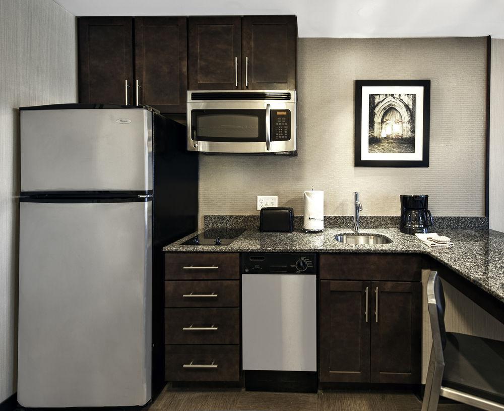 Residence Inn By Marriott Boston Нийдъм Екстериор снимка
