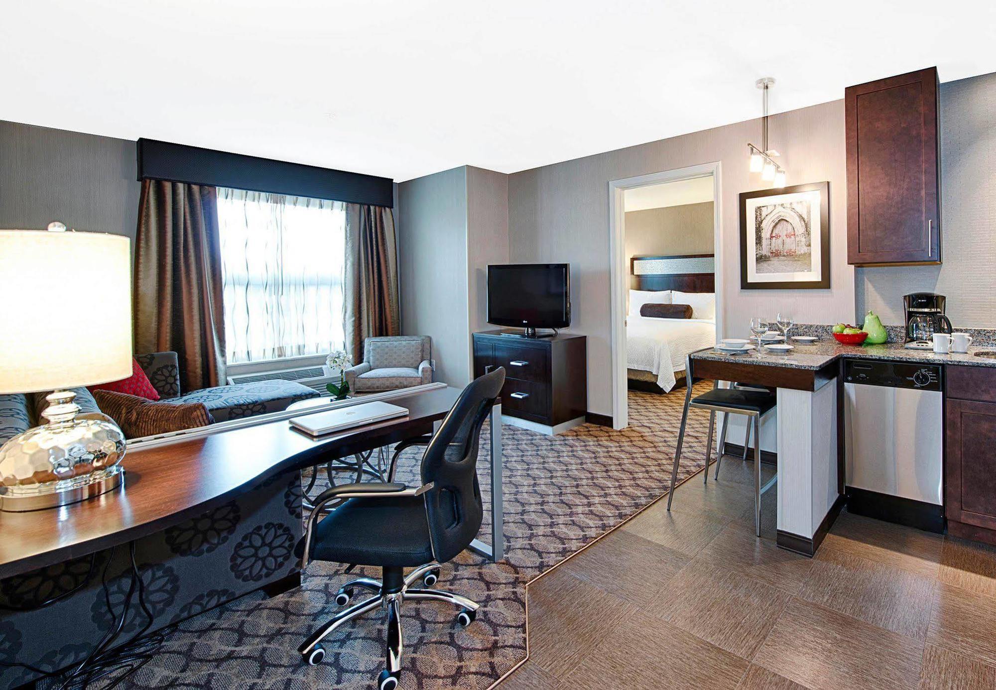 Residence Inn By Marriott Boston Нийдъм Екстериор снимка